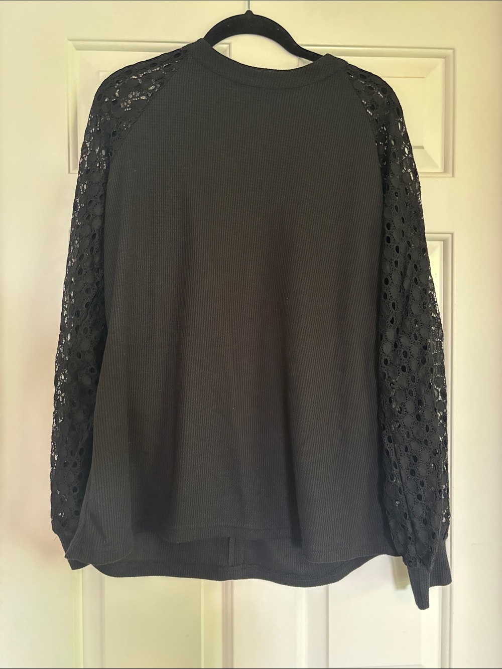 Black Lace-Sleeve Women's Pullover Sweatshirt